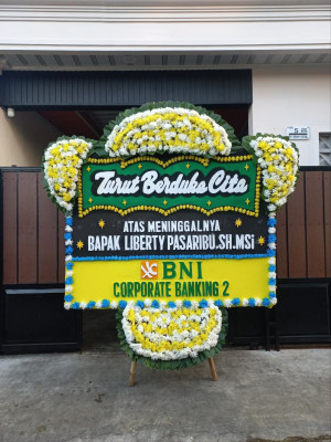 Papan Bunga Duka di Batang Alai Timur