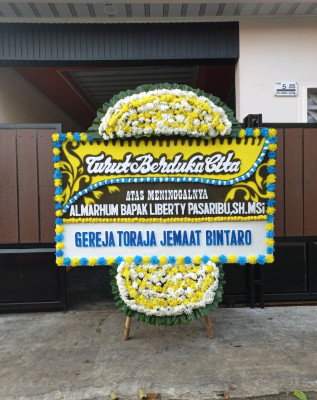 Papan Bunga Duka di Batang Alai Timur